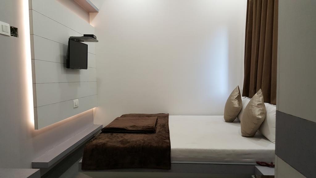 Hotel Oasis Bombaim Quarto foto